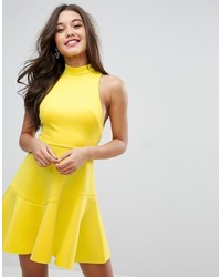 Robe en dentelle jaune Asos