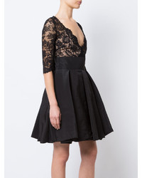 Robe en dentelle noire Oscar de la Renta