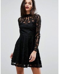 Robe en dentelle noire Lipsy