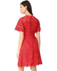 Robe en dentelle rouge Giambattista Valli