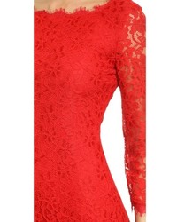 Robe fourreau en dentelle rouge Diane von Furstenberg