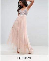 Robe longue de tulle brodée rose