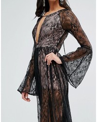 Robe longue en dentelle noire The Jetset Diaries