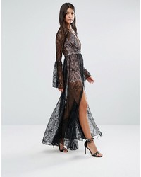 Robe longue en dentelle noire The Jetset Diaries