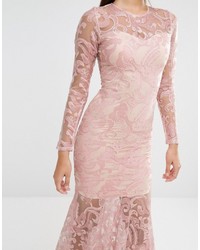 Robe longue en dentelle rose Club L