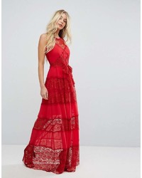 Robe longue en dentelle rouge