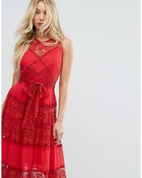 Robe longue en dentelle rouge