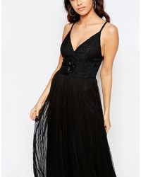 Robe longue ornée de perles noire