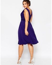 Robe midi en dentelle plissée bleu marine Asos