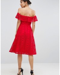 Robe midi en dentelle rouge Asos