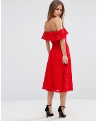 Robe midi en dentelle rouge Asos