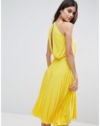 Robe midi plissée jaune Asos