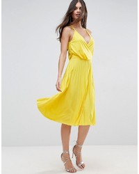 Robe midi plissée jaune Asos