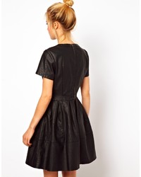 Robe patineuse en cuir noire Asos