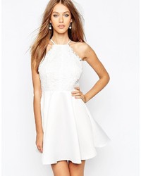 Robe patineuse en dentelle blanche Missguided
