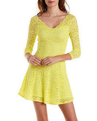 Robe patineuse en dentelle jaune