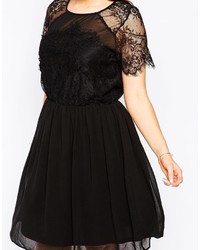 Robe patineuse en dentelle noire Asos