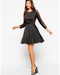 Robe patineuse en dentelle noire