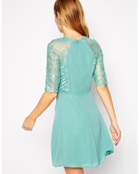 Robe patineuse en dentelle noire Asos