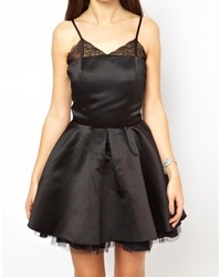 Robe patineuse en satin noire