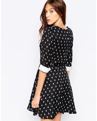 Robe patineuse imprimée noire et blanche