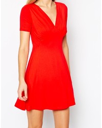 Robe patineuse rouge Asos