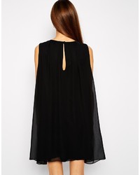 Robe trapèze ornée noire