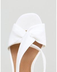 Sandales à talons blanches Asos