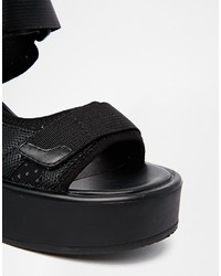 Sandales à talons en cuir épaisses noires Vagabond