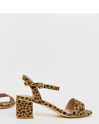 Sandales à talons en daim imprimées léopard marron clair New Look Wide Fit