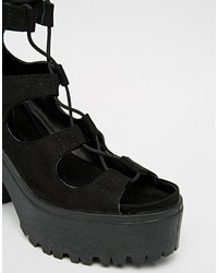 Sandales compensées en daim noires Asos