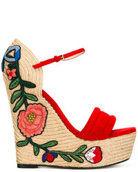 Sandales compensées en daim rouges Gucci