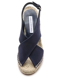 Sandales compensées en toile bleu marine Diane von Furstenberg