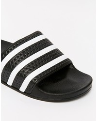 Sandales en caoutchouc à rayures horizontales blanches et noires adidas