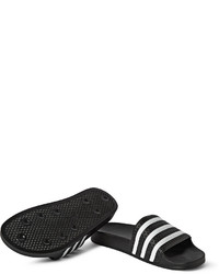 Sandales en caoutchouc à rayures horizontales blanches et noires adidas