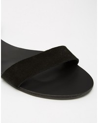 Sandales en cuir noires Pieces