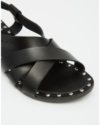 Sandales en cuir noires Pieces