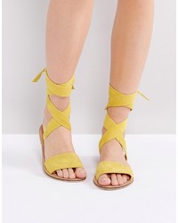 Sandales en daim jaunes Asos