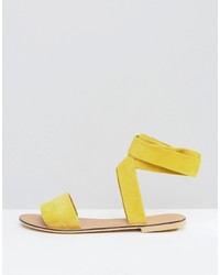 Sandales en daim jaunes Asos