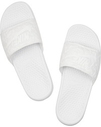 Sandales plates en cuir blanches Nike