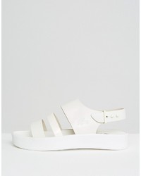 Sandales plates en cuir blanches Lacoste