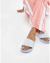 Sandales plates en cuir bleu clair adidas Originals