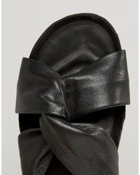 Sandales plates en cuir noires Vagabond