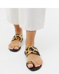 Sandales plates en daim imprimées léopard marron clair ASOS DESIGN