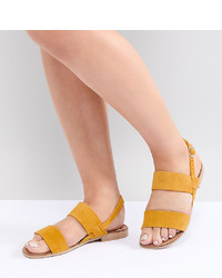 Sandales plates en daim jaunes New Look Wide Fit