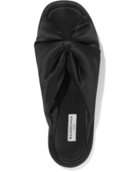 Sandales plates en satin noires Balenciaga