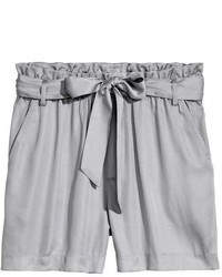 Short en satin gris