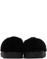 Slippers en cuir noirs Human Recreational Services