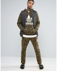 Sweat à capuche camouflage olive adidas