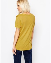 T-shirt à col en v moutarde Weekday